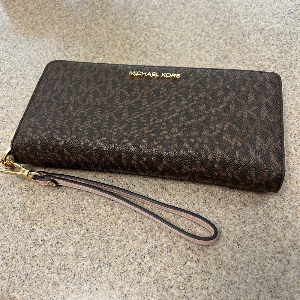Micheal Kors Wallet